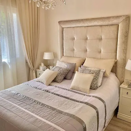 Apartment - Swimming Pool - Private Parking