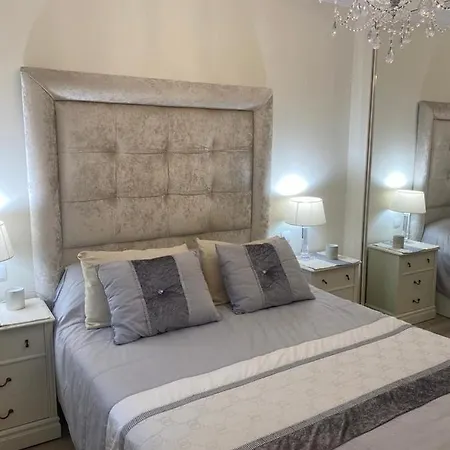 - Swimming Pool - Private Parking Apartment