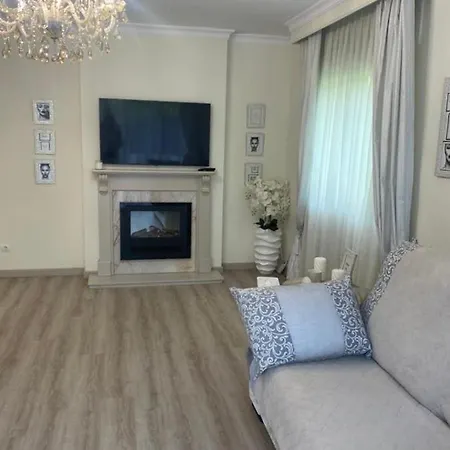 Apartment - Swimming Pool - Private Parking *