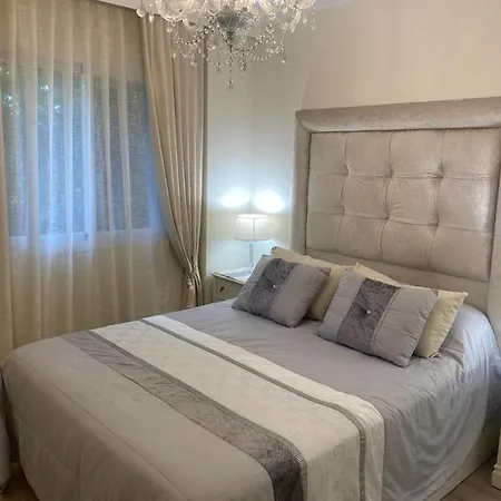 Apartment - Swimming Pool - Private Parking